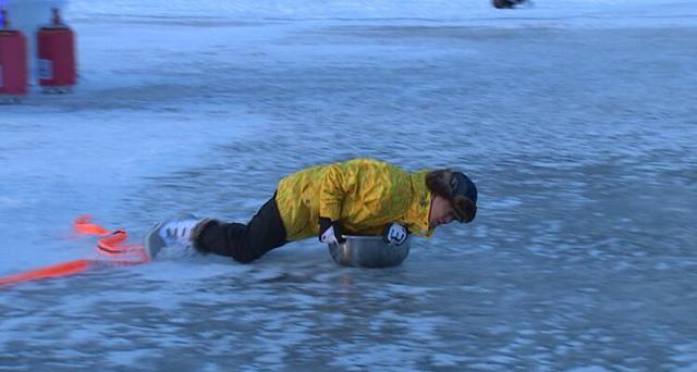 42岁林志颖在零下20度冰面摔倒，半天没起来，还好没啥大碍