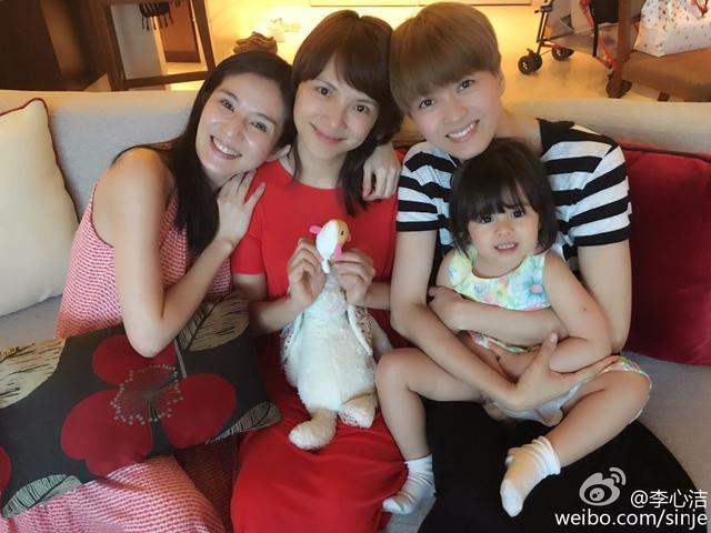 42岁杨采妮 早产诞双胞胎
