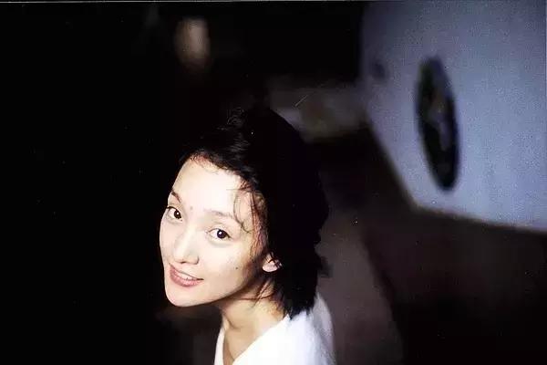 朴树是她的前任，陈坤是她的闺蜜，43岁的周迅活成少女的模样