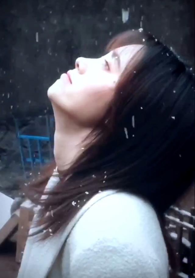 蒋欣王鸥鞠婧祎偶遇大雪，没见过世面的模样好萌呆