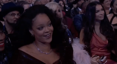 Rihanna的裙摆上有27.5万颗水晶，Gaga和打雷姐组团飞升上仙！