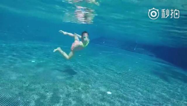 叶一茜晒森碟游泳视频，这泳姿简直是专业级别的啊！