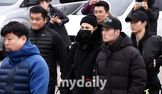 韩国男团BIGBANG成员 G-DRAGON参军现场
