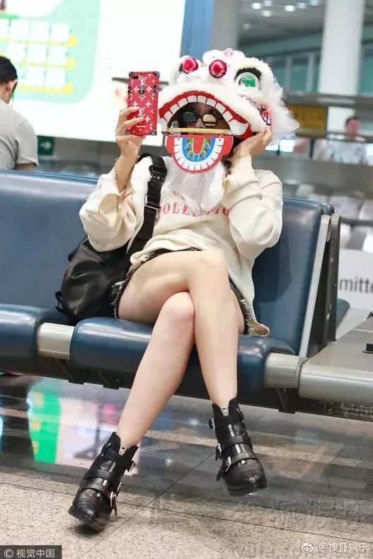 袁泉在机场狂奔跑的比兔子还快 网友：女星机场照中的清流