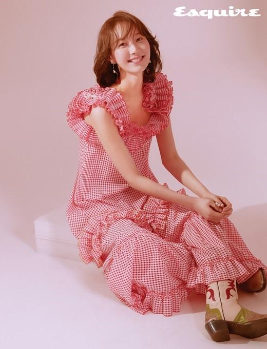 韩国女艺人 李宥英拍杂志写真 将于下月携新片复出