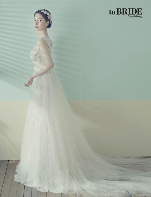 韩国女艺人李诗雅拍婚纱杂志写真秀清纯美貌