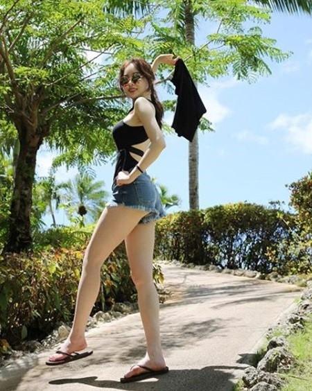 韩国女艺人杨贞媛社交网站发泳装照 秀完美身材