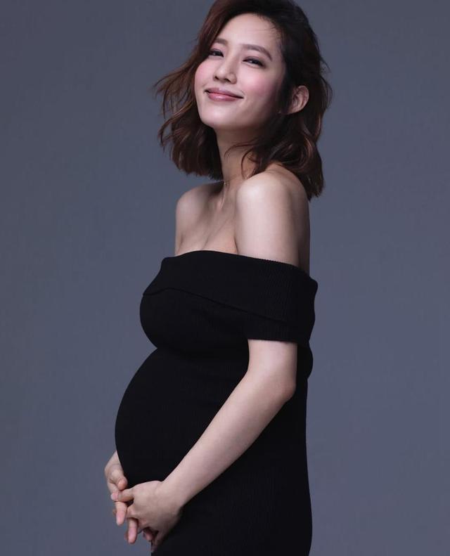 王棠云首度公开孕期写真，并大赞老公余文乐：人很好是暖男