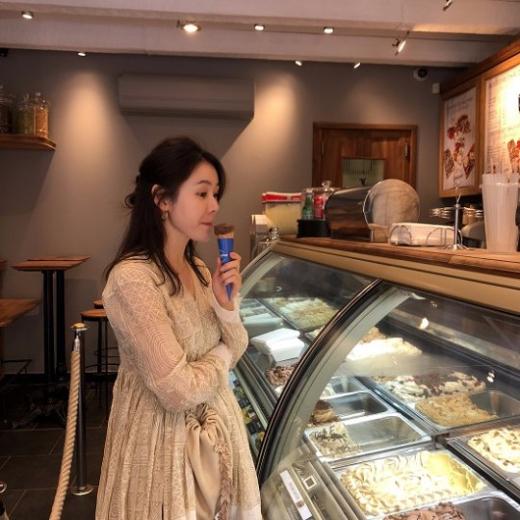 韩国女艺人 孙艺珍社交网站发布旅行照