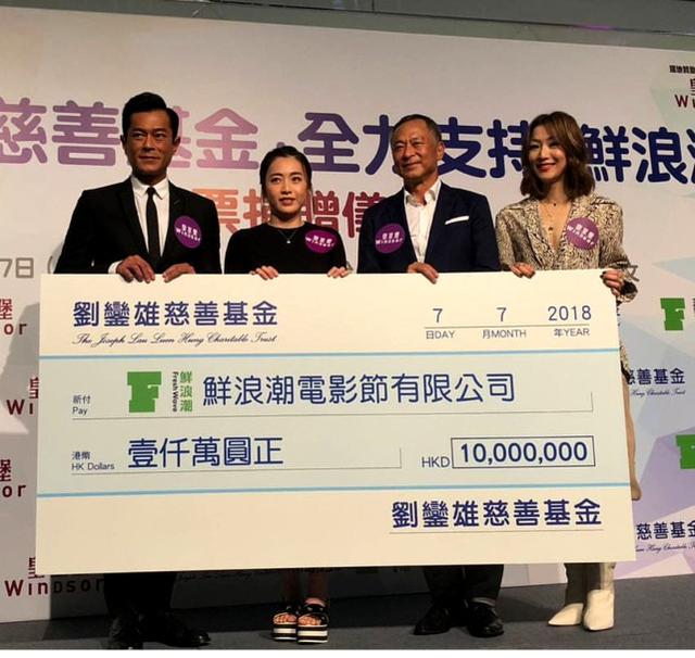 甘比捐一千万扶持香港电影，与郑秀文同框太惊艳，只是身材矮小