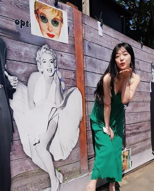 韩国女艺人 雪莉社交网站发布德国旅行照