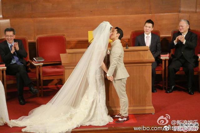 王祖蓝升级当爸爸，原来看似幸福婚姻还经历过那么多事