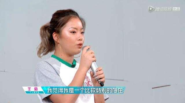 王菊一个月就瘦出了马甲线，网友都在问她怎么做到的！