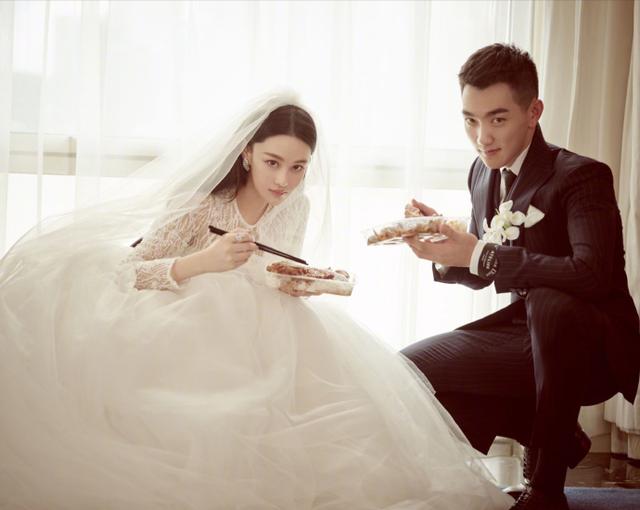 张馨予结婚何捷蹲地上陪她吃盒饭，网友：果然是嫁给了爱情