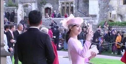 奶茶妹妹英国参加婚礼，还被错认成日本公主？