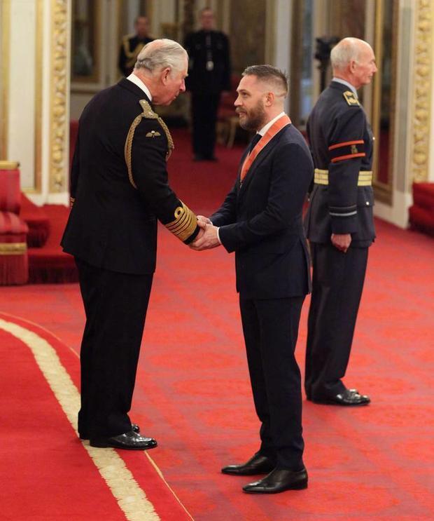 汤姆·哈迪获颁大英帝国司令勋章