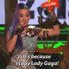 Lady Gaga和水果姐世纪大和解，反正大家都是钱婆的棋子罢了
