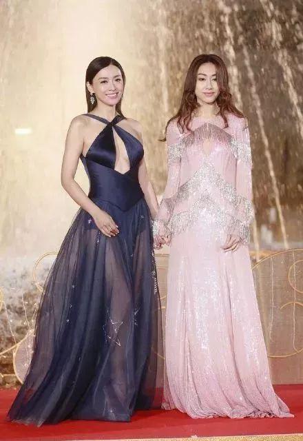 TVB颁奖礼红毯未修图：一众花旦礼服浮夸，颜值身材却依然抗打