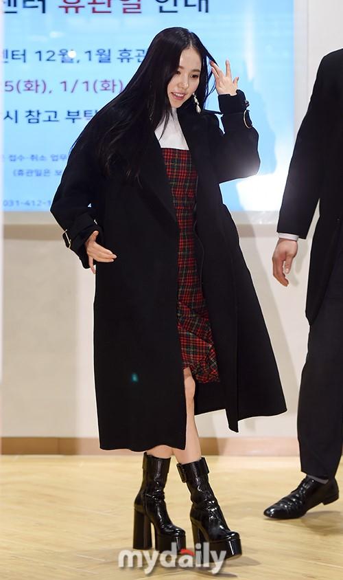 韩国女艺人闵孝琳京畿道百货店出席代言宣传活动