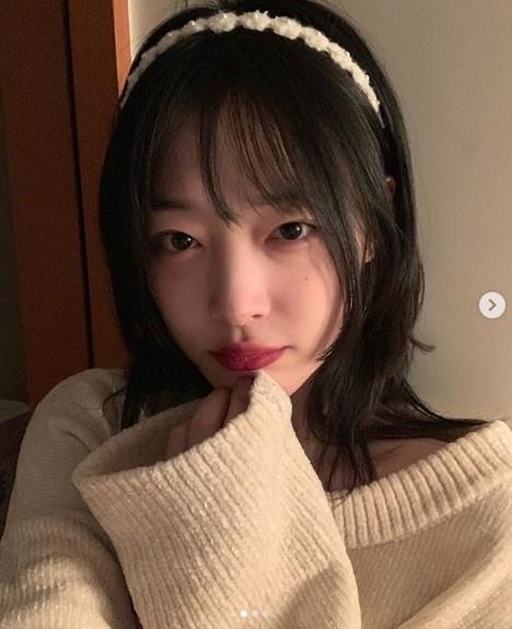 韩国女艺人崔雪莉SNS发近照展清纯可爱魅力
