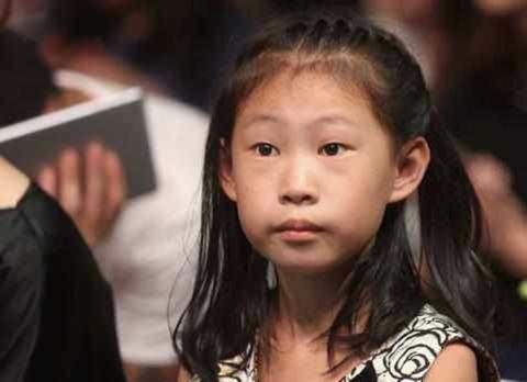 小沈阳13岁女儿罕见晒照，肌肤白皙气质绝美，被赞撞脸国际影后