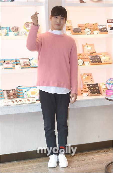 韩国歌手朴载正首尔出席巧克力品牌宣传活动
