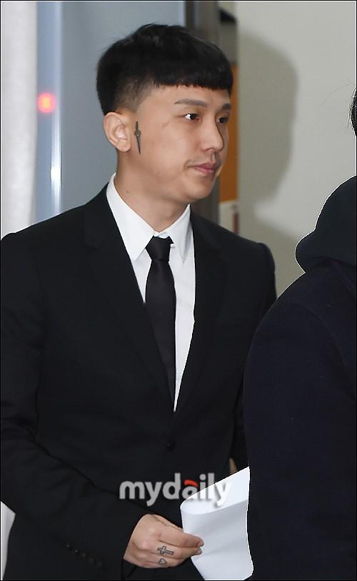 韩国音乐人KUSH吸毒被判两年半有期徒刑缓期四年执行