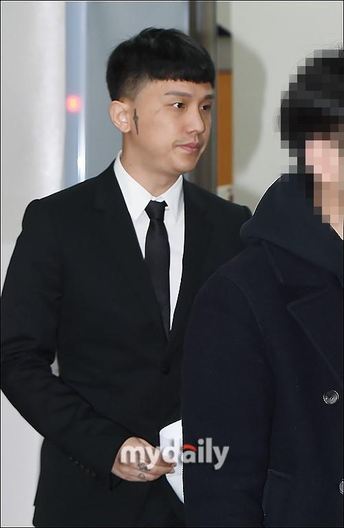 韩国音乐人KUSH吸毒被判两年半有期徒刑缓期四年执行