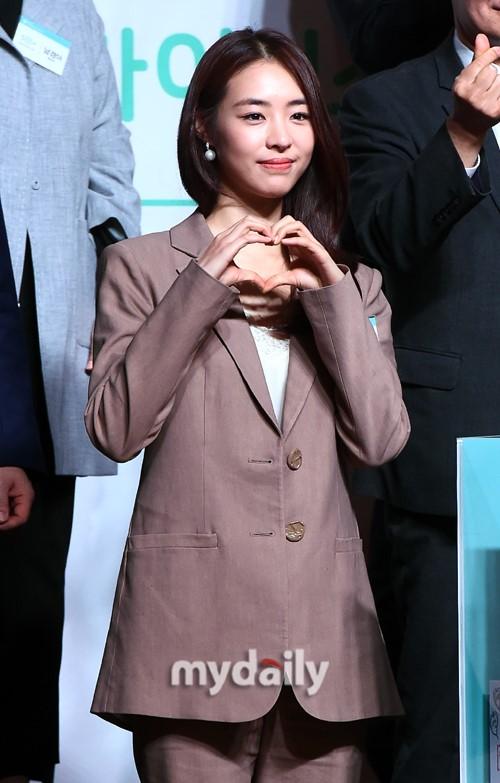 韩国女艺人李沇熹首尔出席公益宣传活动