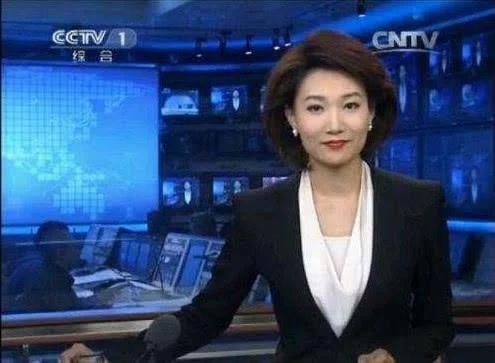 央视主持人李梓萌竟戴假发工作13年，摘下假发后网友都惊呆了