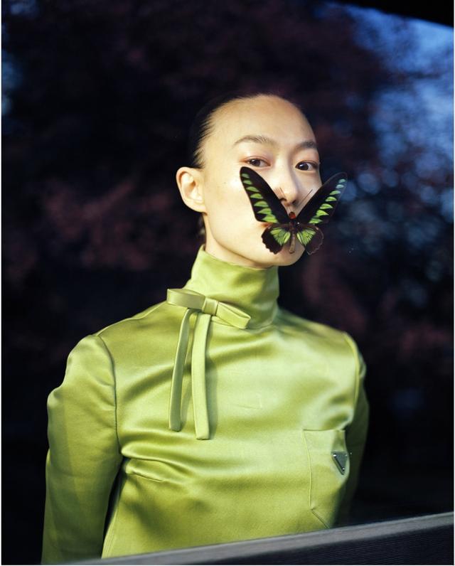 多套造型上封面，29岁秦舒培终于秀出超模范儿！高级美说的就是她
