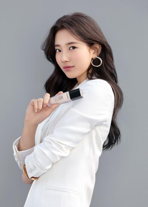 韩国女艺人秀智代言美妆品牌拍最新宣传照