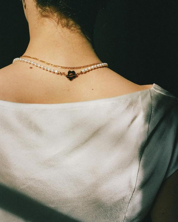 Lisa这时髦的小妖精，又给我种草了一波好看项链：珠串、珍珠、金色项链，你最爱哪一款？