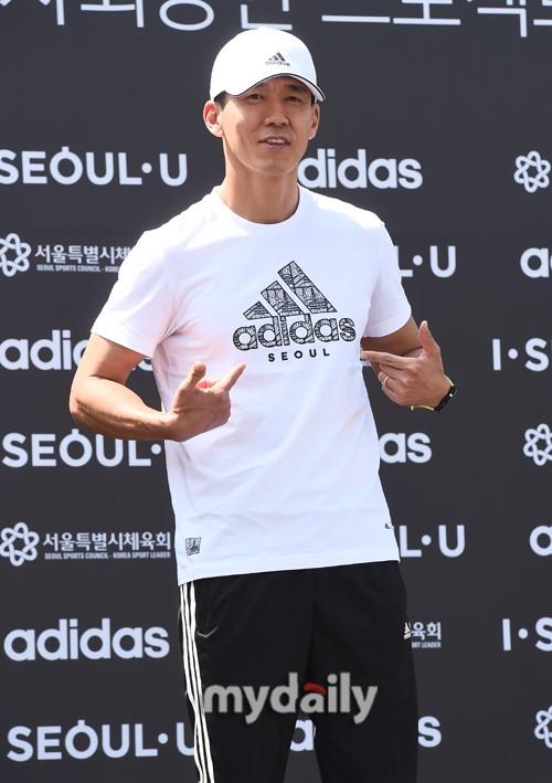 韩国艺人文佳菲Sean出席体育品牌宣传活动