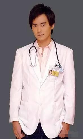 张一山严肃范，王凯迷人，而网友评论杨洋医生造型：我愿被他解剖