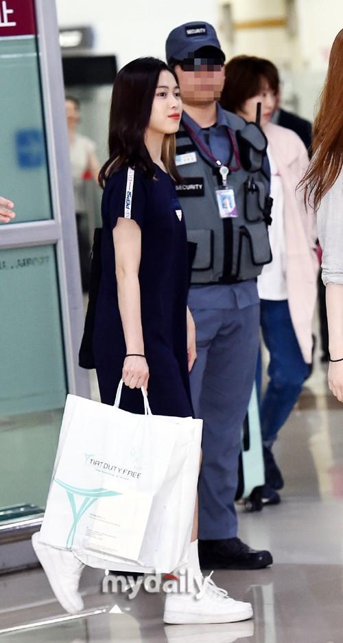 韩国女团ITZY结束海外行程飞回韩国