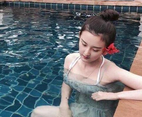 刘亦菲宋祖儿泳装穿出甜美范，钟楚曦有种好莱坞大片即视感