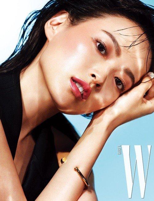 韩国女艺人千禹熙拍时装杂志写真展多样魅力