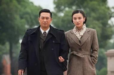 张嘉译合作过的几位女演员：闫妮是老乡，和王海燕结为夫妻