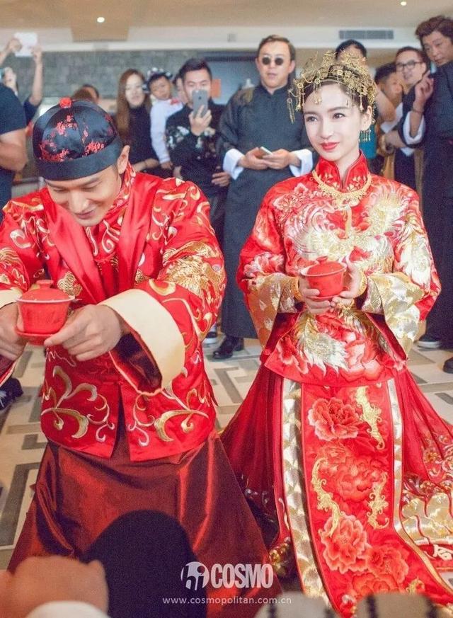 张若昀唐艺昕的婚礼伴手礼曝光，惊喜最大的是结婚照