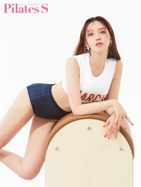 韩国女团AOA成员金澯美拍杂志写真秀完美身材
