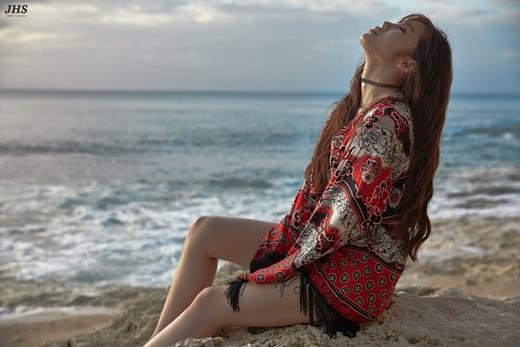 韩国女艺人全孝盛巴厘岛海边拍摄最新写真曝光