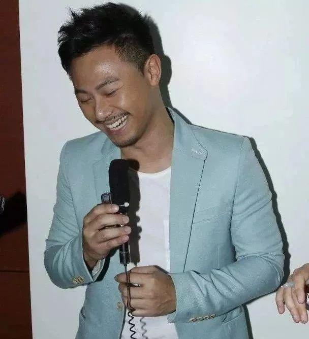 TVB小生34岁推出处男写真集 直言湿身不尴尬：大家都是男生