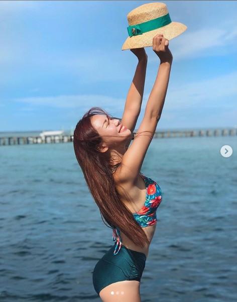 韩国美女主播朴智慧SNS发泳装照秀健美身材