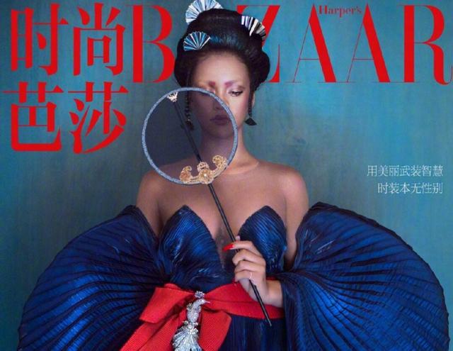 蕾哈娜“黎超模”登封 荧光妆容演绎别样中国风