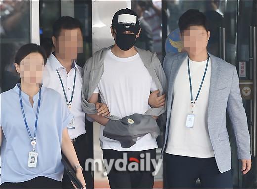 韩国艺人姜至奂涉嫌性侵被带往法院出席拘留前审讯