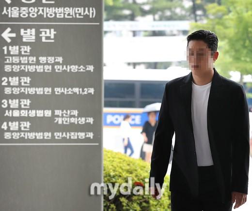 韩国女艺人具荷拉前男友崔钟范出庭受审