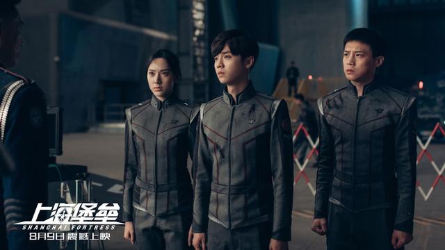 《上海堡垒》曝片尾主题曲《无愧》MV，R1SE集体唱响热血战歌