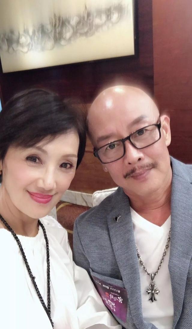 TVB话筒影帝声带血管瘤喷血坚持拍戏 与TVB绿叶相爱30年