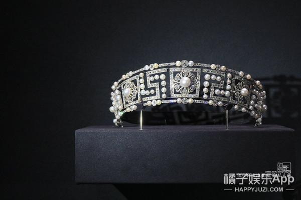 自己买的皇冠被借去故宫展出了，她到底多有钱？